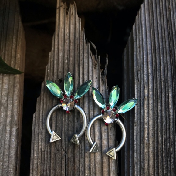 Wanderluster New York Chione Earrings - Picture 2 of 4